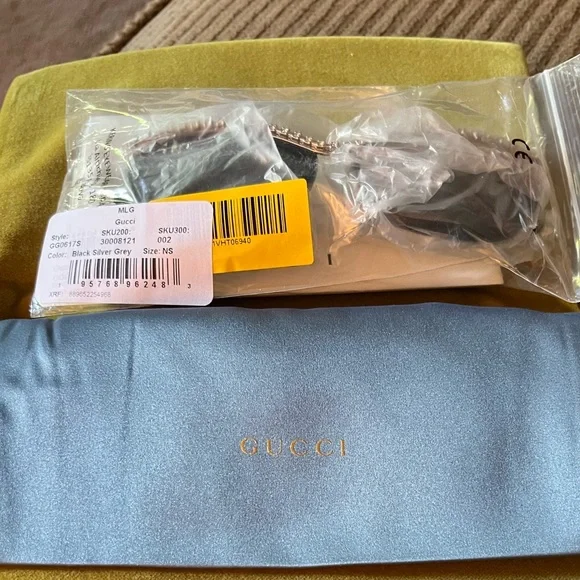 GUCCI WOMENS SQUARE/RECTANGLE BLACK SILVER GREY FASHION DESIGNER EYEWEAR New - Picture 4 of 5